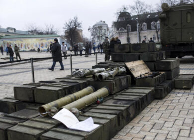 Armamenti, bancarotta greca grazie alle armi. La rivelazione dentro WikiLeaks