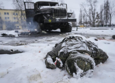 “Mariupol non esiste più”. Rapiti 150 bimbi, morto il capo missione ucraino