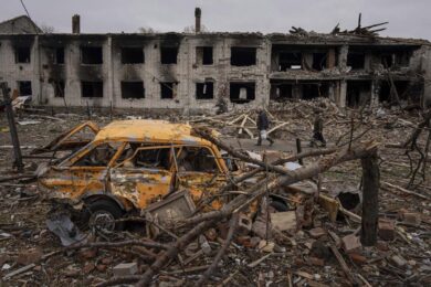 Ucraina, Pasqua sotto le bombe: Mosca parla di “montatura” di Zelensky