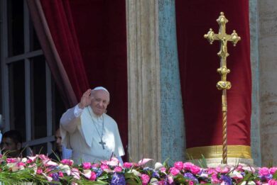 Ascolti tv ieri 18 aprile 2022: il Papa con Roberto Benigni sfiora il 16%