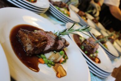 Pasqua, polemiche sull’agnello: “Da cannibali”, “È la tradizione”. Di’ la tua