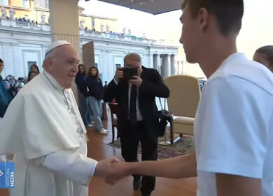 Papa Francesco incontra 80mila giovani: “Non vergognatevi di dire ho paura”