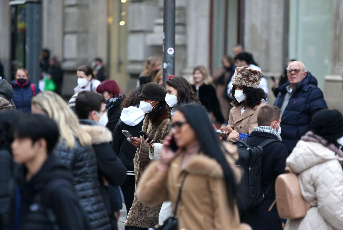 Milano, trovate 22mila mascherine Ffp2 con il marchio Ce contraffatto Milano, trovate 22mila mascherine Ffp2 con il marchio Ce contraffatto