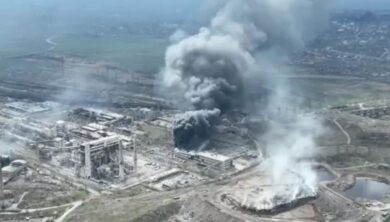 Mariupol, assedio all’acciaieria Azovstal e ultimatum: “120 civili usciti”