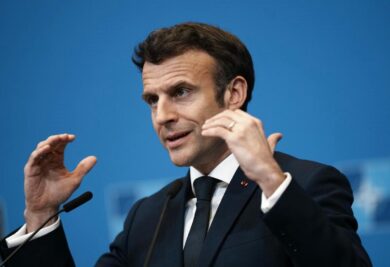 Guerra Ucraina, Macron molla Putin: “Stop al dialogo con Mosca dopo Bucha”
