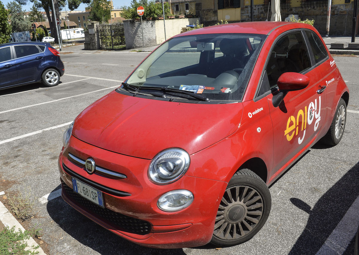 Milano, car sharing: 220 account falsi. Truffa ai danni di Enjoy e del Comune Milano, car sharing: 220 account falsi. Truffa ai danni di Enjoy e del Comune