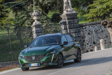 Peugeot 308 sulle tracce della Type 3 prima auto in circolazione in Italia