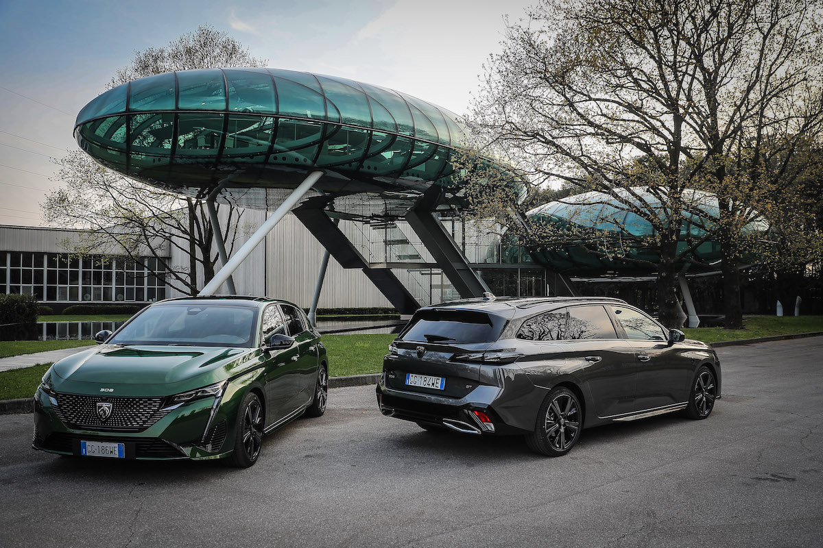 Peugeot 308 sulle tracce della Type 3 prima auto in circolazione in Italia