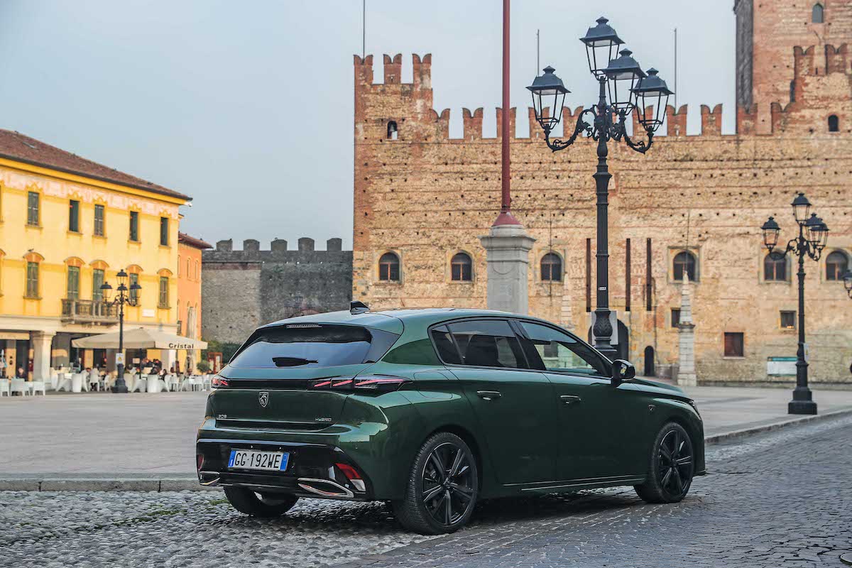 Peugeot 308 sulle tracce della Type 3 prima auto in circolazione in Italia