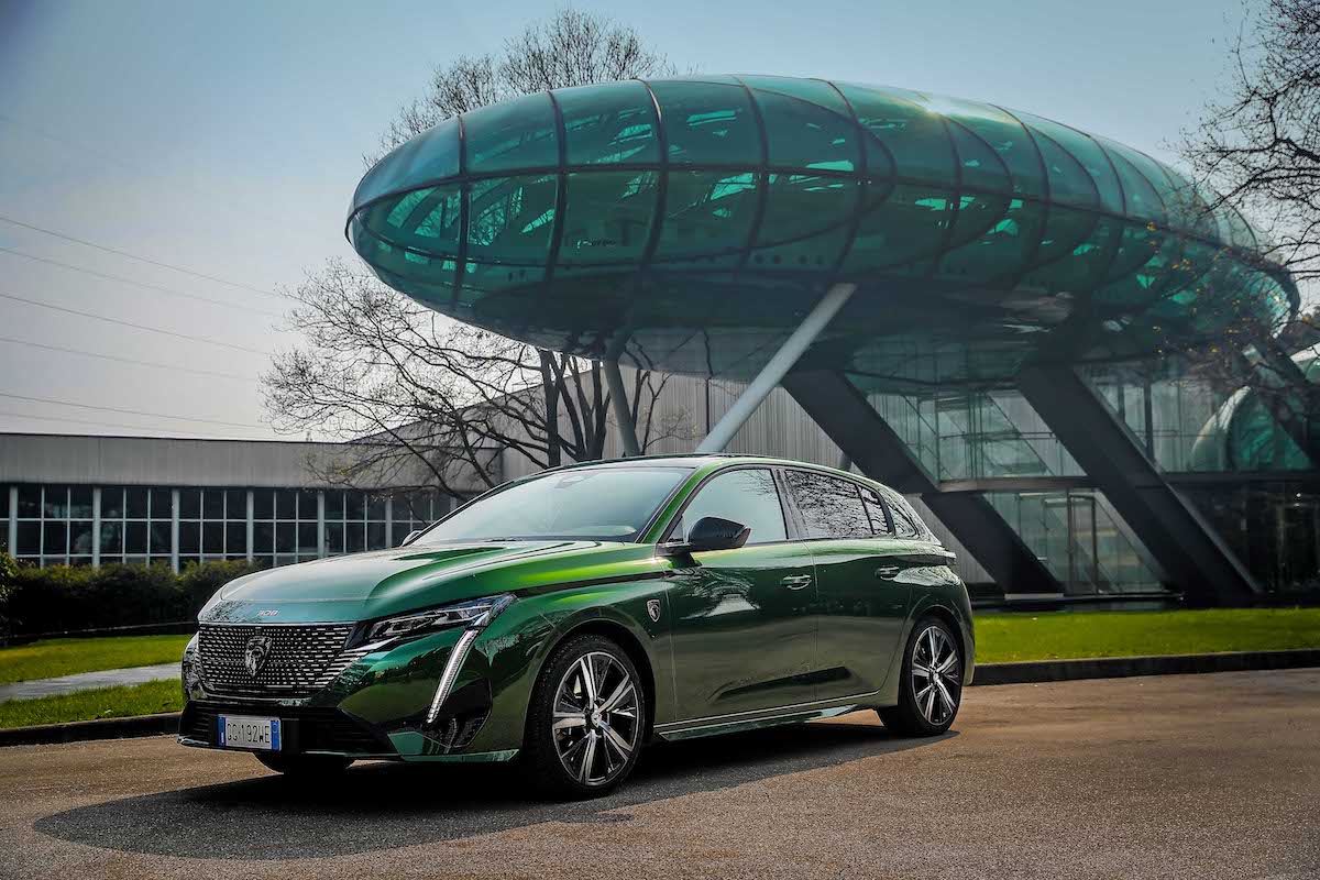 Peugeot 308 sulle tracce della Type 3 prima auto in circolazione in Italia