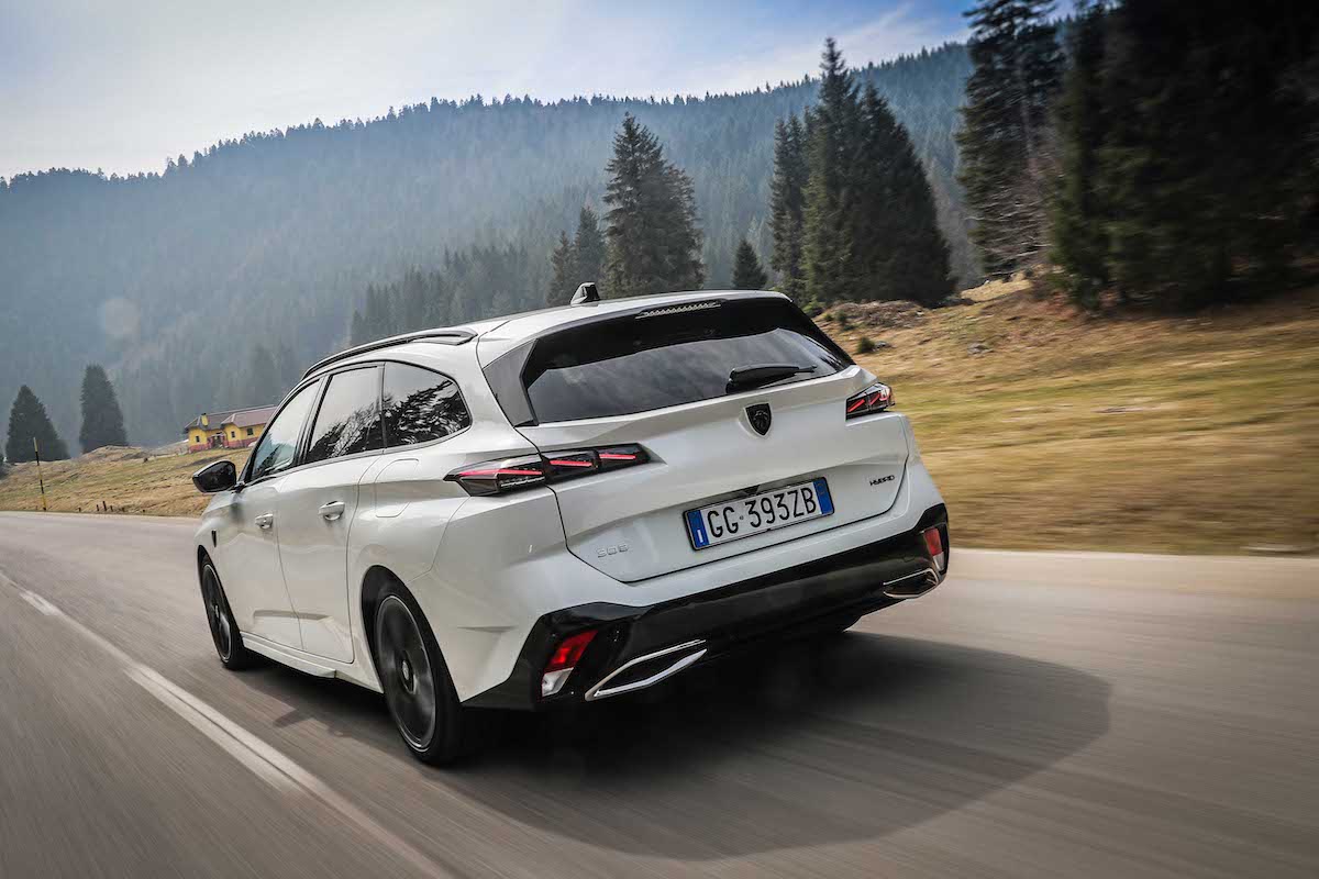 Peugeot 308 sulle tracce della Type 3 prima auto in circolazione in Italia