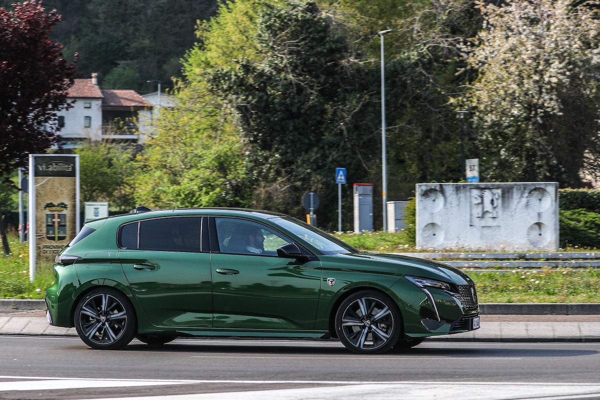Peugeot 308 sulle tracce della Type 3 prima auto in circolazione in Italia