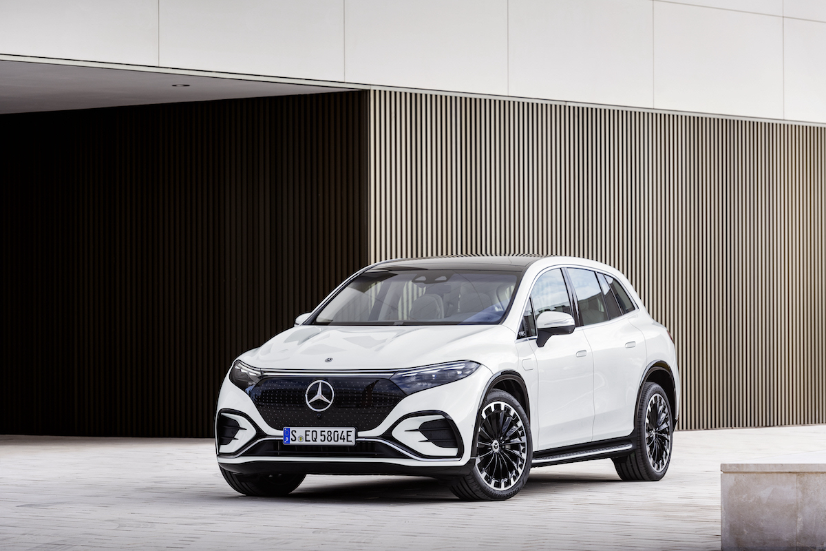 Mercedes si prepara a lanciare EQS suv, la nuova era del lusso