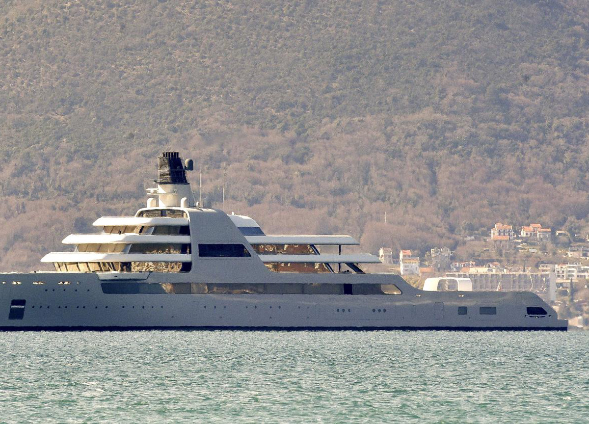 Sequestri yacht oligarchi russi, la sola Sy A ci costa 150mila € al giorno Sequestri yacht oligarchi russi, la sola Sy A ci costa 150mila € al giorno