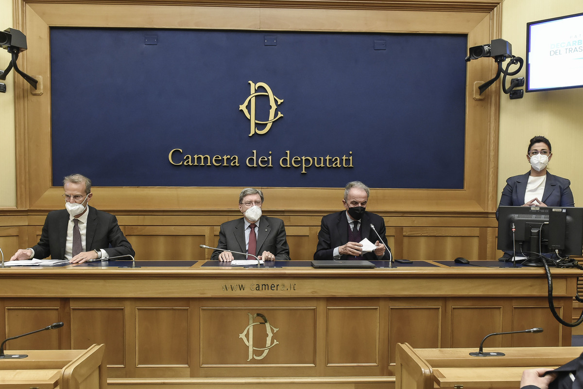 Aeroporti di Roma, nasce Patto per la decarbonizzazione del trasporto aereo Aeroporti di Roma, nasce Patto per la decarbonizzazione del trasporto aereo
