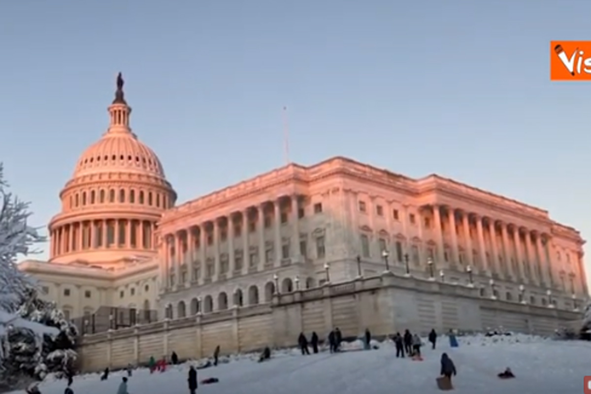 Usa, evacuato il Campidoglio a Washington. “Intrusione aerea sospetta” Usa, evacuato il Campidoglio a Washington. “Intrusione aerea sospetta”