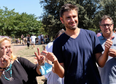 M5s, 39 euro per andare a lezione da Dibba. Ora fa il docente politico online