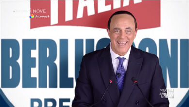 Crozza, Berlusconi alla convention di Forza Italia accolto come Mick Jagger