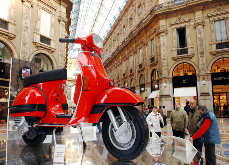 Vespa compie 76 anni e festeggia all’insegna della musica