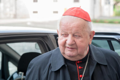 Abusi sessuali: il Vaticano scagiona il cardinale Dziwisz