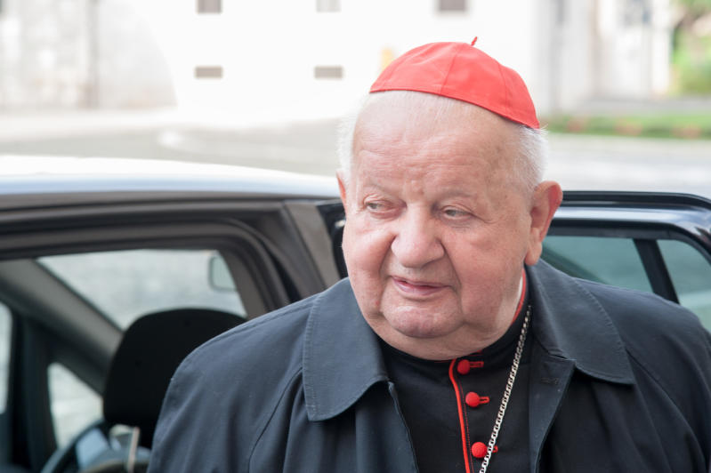 Abusi sessuali: il Vaticano scagiona il cardinale Dziwisz Abusi sessuali: il Vaticano scagiona il cardinale Dziwisz