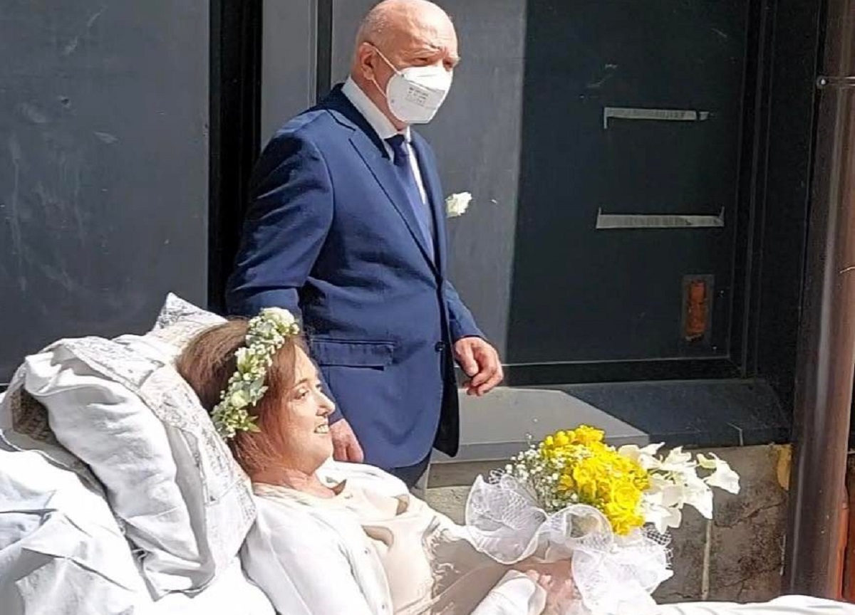 Milano: sposa il compagno nell’hospice pochi giorni prima di morire. FOTO Milano: sposa il compagno nell’hospice pochi giorni prima di morire. FOTO