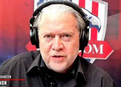Usa, rispunta l’ideologo di Trump, Bannon su La7: “Vincerà a valanga nel 2024”