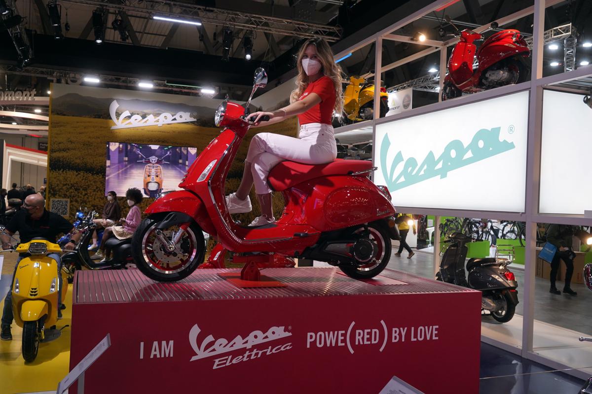 Vespa compie 76 anni e festeggia all’insegna della musica