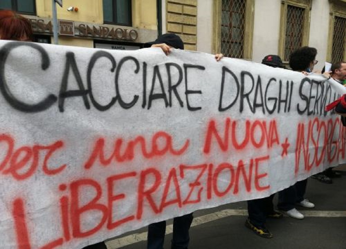 Milano, Corteo 25 Aprile. Contestazione contro Pd: “Servi della Nato”. VIDEO
