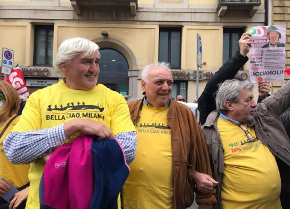 Milano, Corteo 25 Aprile. Contestazione contro Pd: “Servi della Nato”. VIDEO