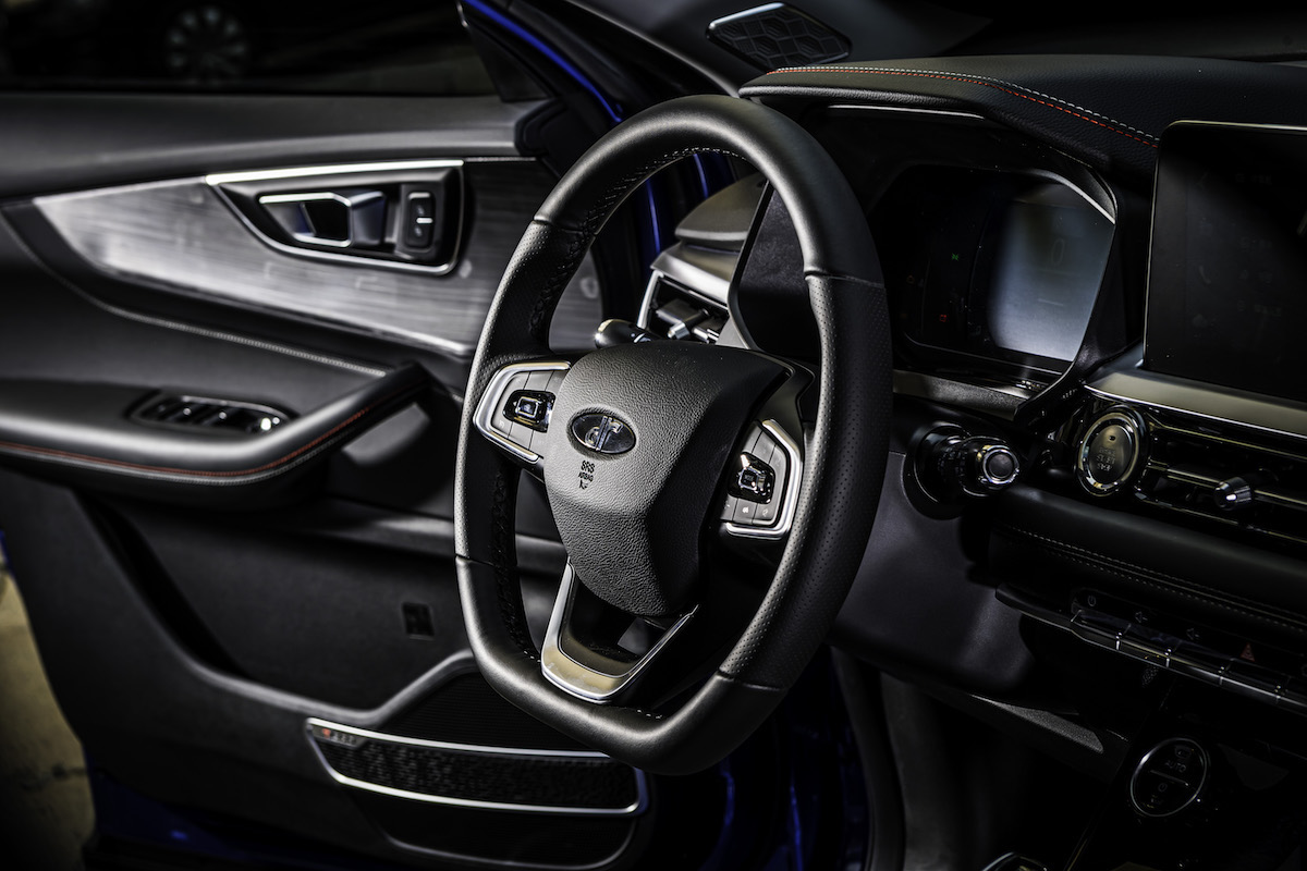 Debutta il nuovo SUV DR 6.0