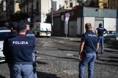 Ischia, vocalist rifiuta una dedica in discoteca: accoltellato da due clienti