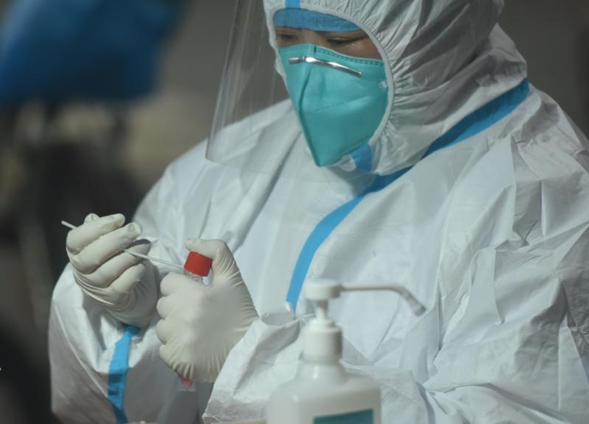 Cina, Pechino nella morsa del Covid: si teme un lockdown come a Shanghai Cina, Pechino nella morsa del Covid: si teme un lockdown come a Shanghai