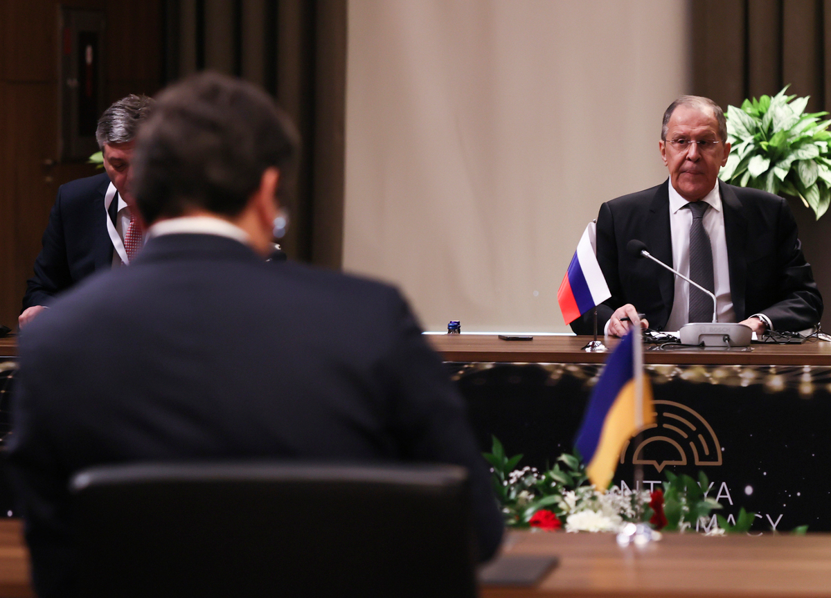 Kuleba: “Sedermi al tavolo con i russi? Provo disgusto. Stanno perdendo” Kuleba: “Sedermi al tavolo con i russi? Provo disgusto. Stanno perdendo”