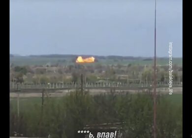 Guerra in Ucraina, caccia russo abbattuto: le immagini spettacolari. VIDEO