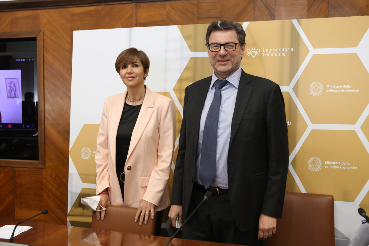 Fondo Impresa Femminile, Giorgetti: “Portiamo avanti le pari opportunità”