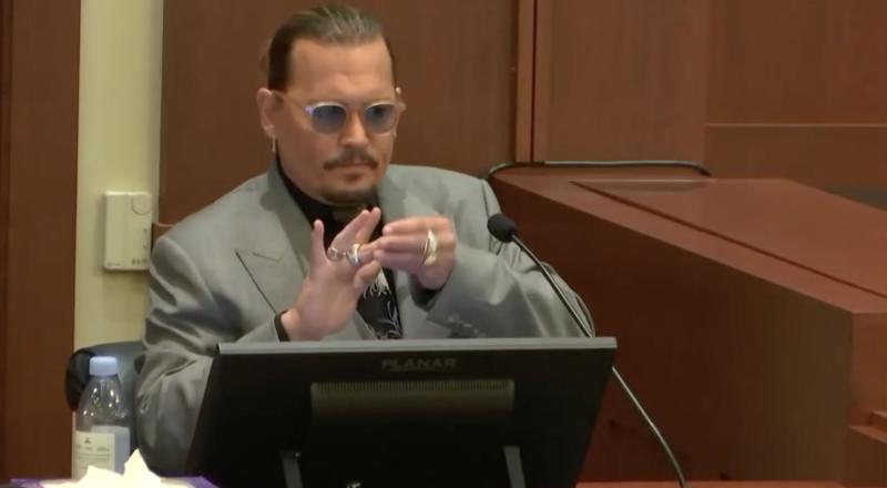 Galleria foto 'Johnny Depp: nuove rivelazioni sul dito mozzato e le sigarette su Amber Heard' - foto 1