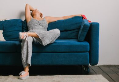 Stanchezza di primavera: cosa fare e le differenze tra uomo e donna