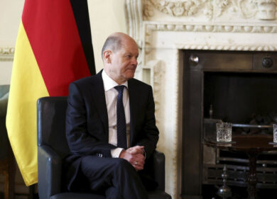 Germania, Scholz: “Non sono un pacifista. Dico no all’embargo del gas russo”