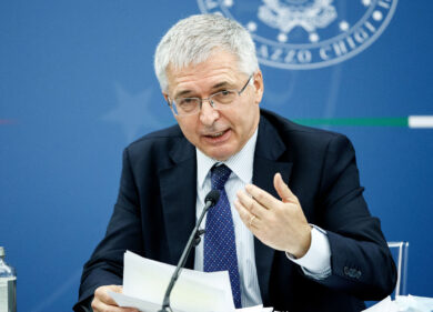 Benzina, il ministro Franco: “Pronti a nuove riduzioni delle accise”