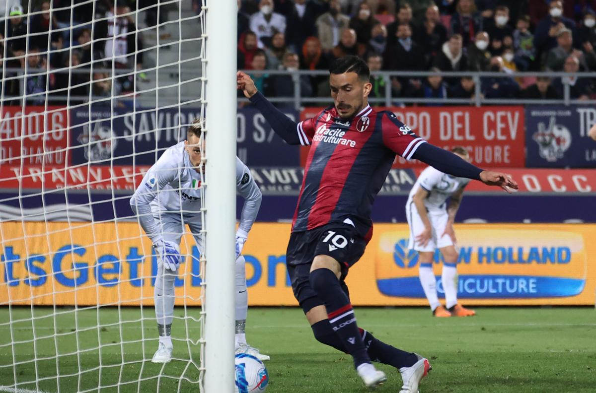 Radu, papera incredibile e lacrime: Inter ko a Bologna. Milan resta a +2 Radu, papera incredibile e lacrime: Inter ko a Bologna. Milan resta a +2