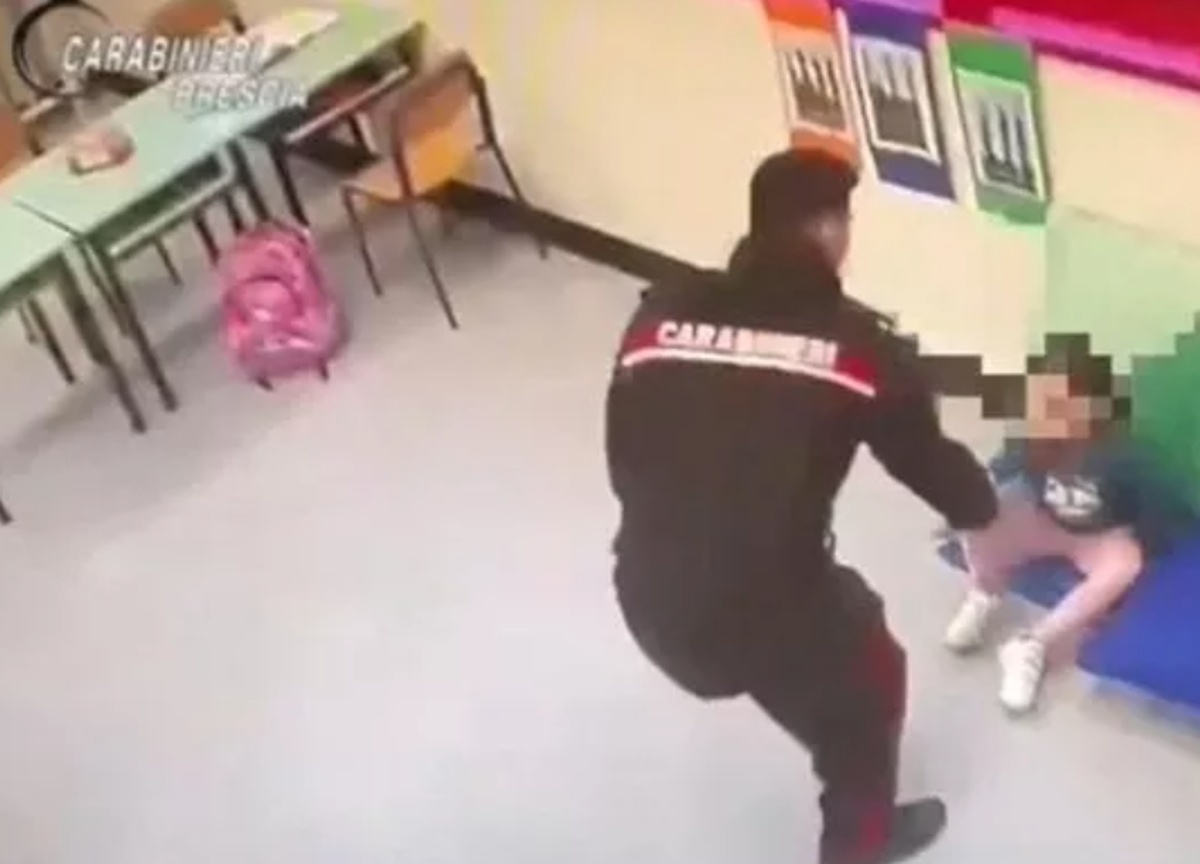 Maltratta bimba disabile, arrestata assistente scolastica Maltratta bimba disabile, arrestata assistente scolastica