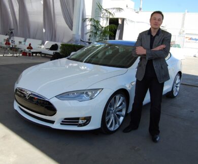Twitter, ennesima manovra di Musk: cedute 4,4 miliardi di azioni di Tesla