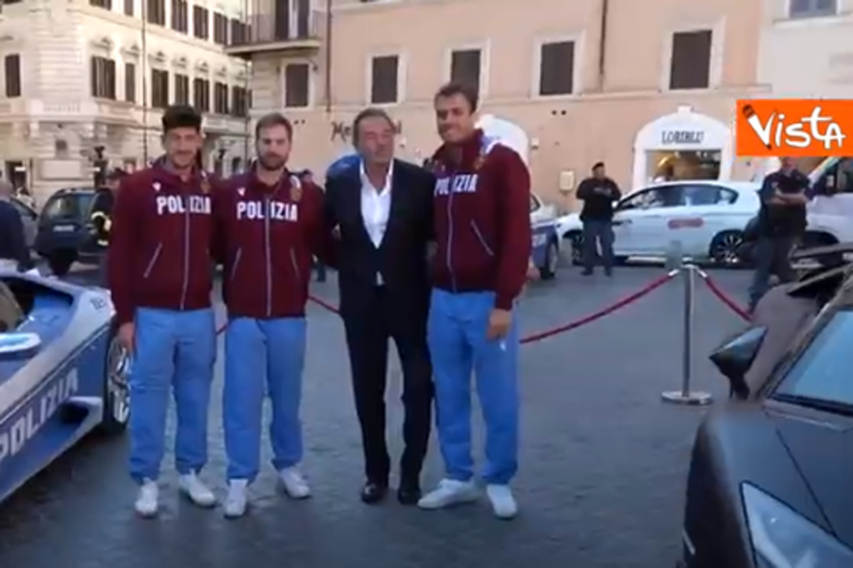 170 anni Polizia, realizzato un orologio celebrativo. La presentazione 170 anni Polizia, realizzato un orologio celebrativo. La presentazione