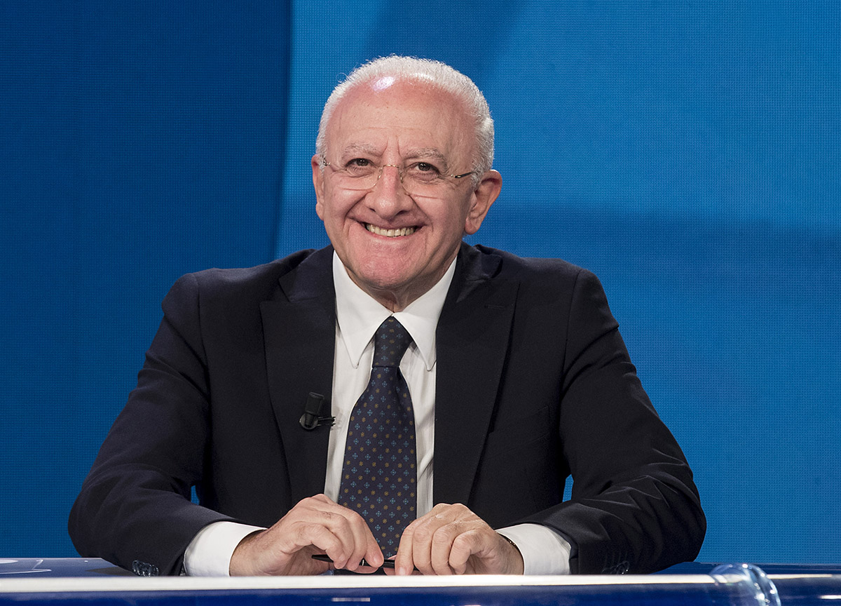 Guerra Ucraina, De Luca scherza su inviato Rai: “Piagnarelli? Meglio Allegri” Guerra Ucraina, De Luca scherza su inviato Rai: “Piagnarelli? Meglio Allegri”