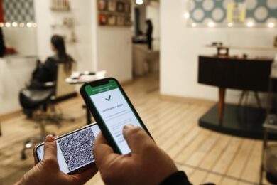 Covid, Green Pass e mascherine: che cosa cambia dal 1° maggio. Tutte le regole