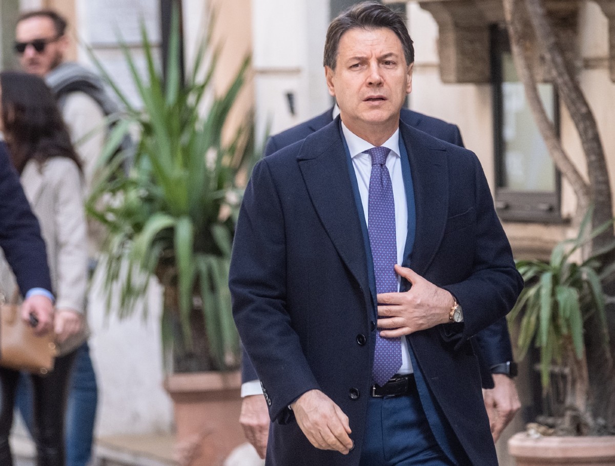 Conte scavalca il Pd a sinistra: “Pronto a incatenarmi per il salario minimo” Conte scavalca il Pd a sinistra: “Pronto a incatenarmi per il salario minimo”