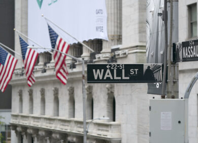 L’Ue litiga sulla Russia, i dubbi su petrolio e tassi frenano Wall Street