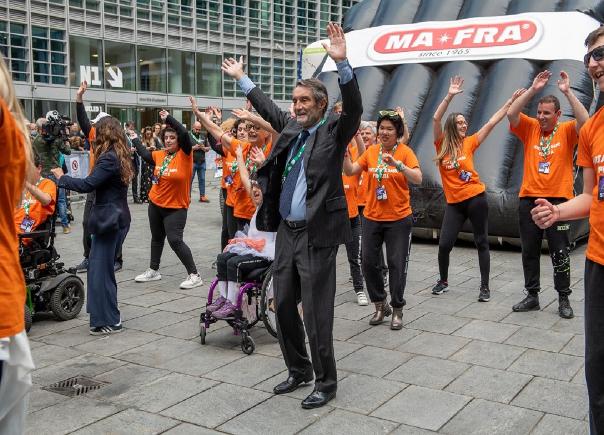 Regione, mototerapia con i bambini disabili: anche Fontana si scatena. FOTO Regione, mototerapia con i bambini disabili: anche Fontana si scatena. FOTO