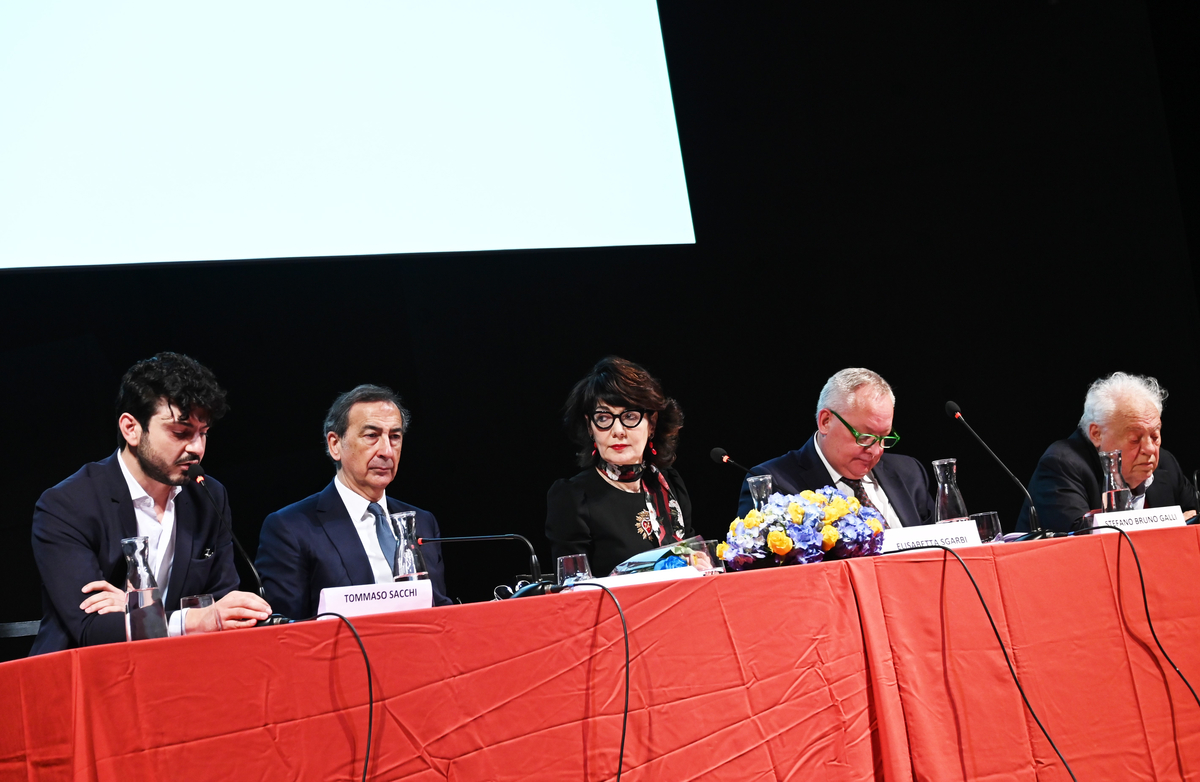 La Milanesiana 2022 apertura con polemica sulle mascherine